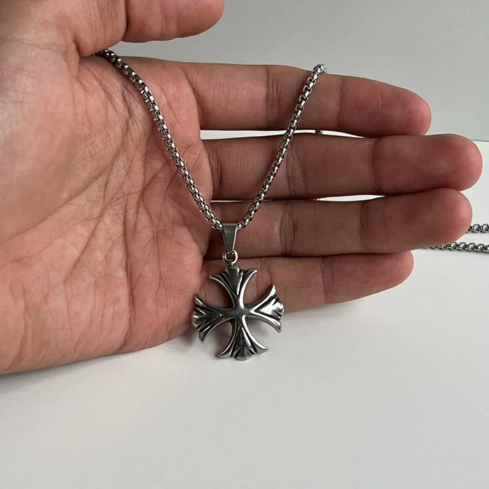 Y2K 2000s vintage heavy metal punk silver gothic cross pendant chain necklace
